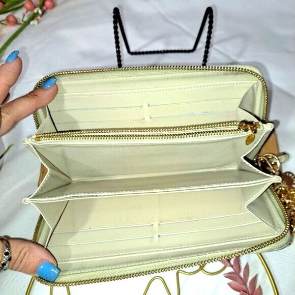 Authentic Louis Vuitton Vernis Sarah zipper wallet. Excellent condition. - Picture 4 of 14